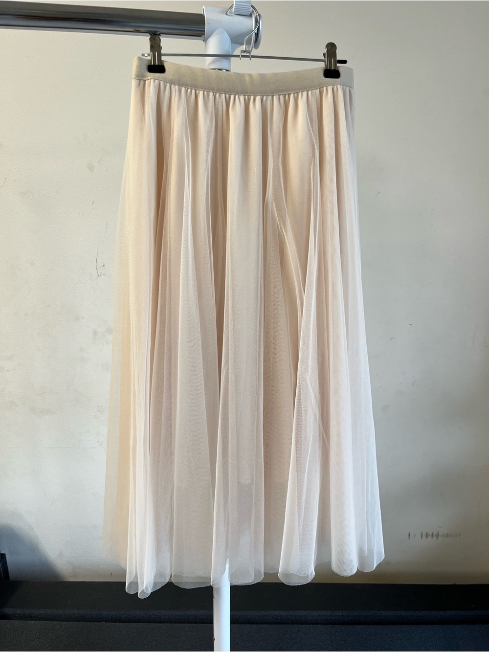 Elegant Cream Tulle Midi Skirt